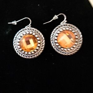 Fashion earrings. NEW